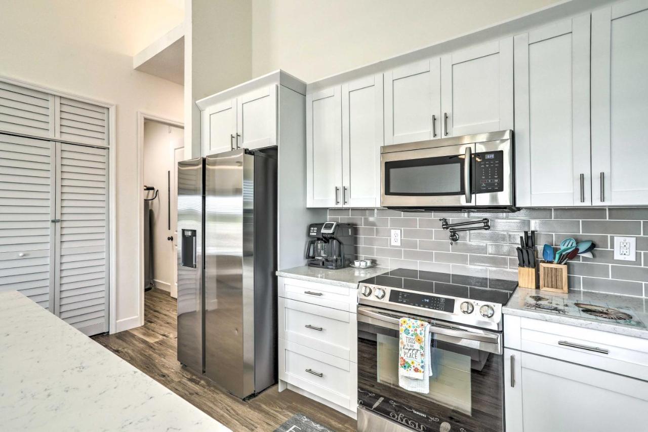 Family-Friendly Tampa Home Less Than 3 Mi To Ocean! Exterior photo
